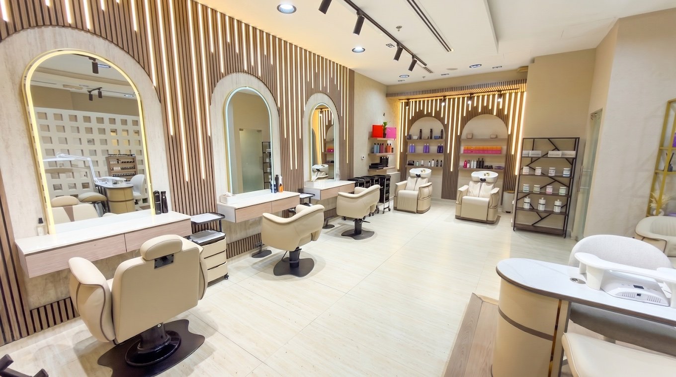 Original photograph of Helora's nail and beauty stations